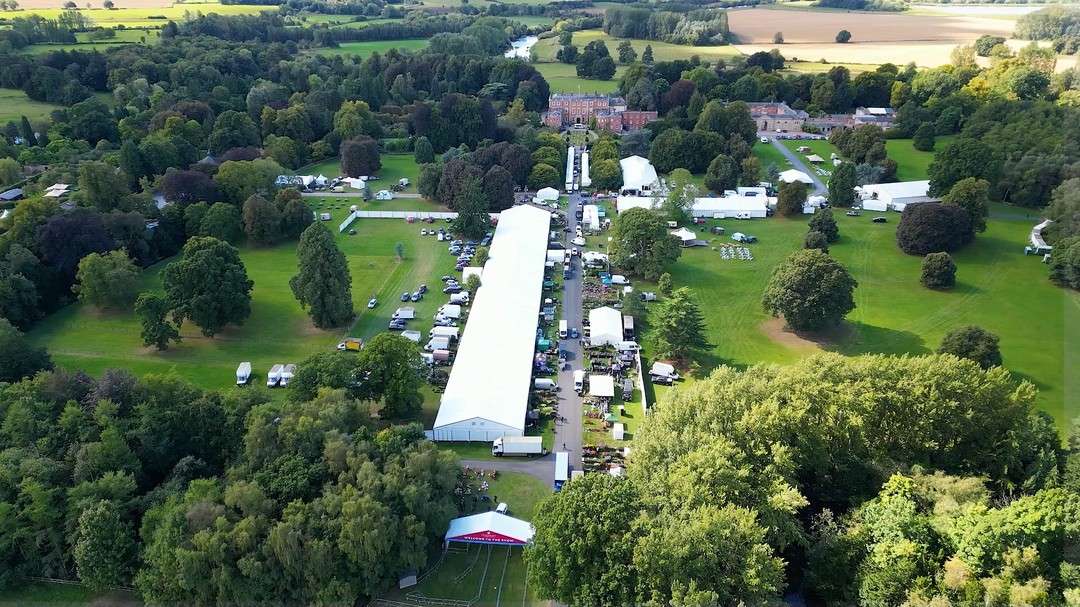 🌺✨ The spectacular @newbyhallandgardens formed the perfect setting for our...